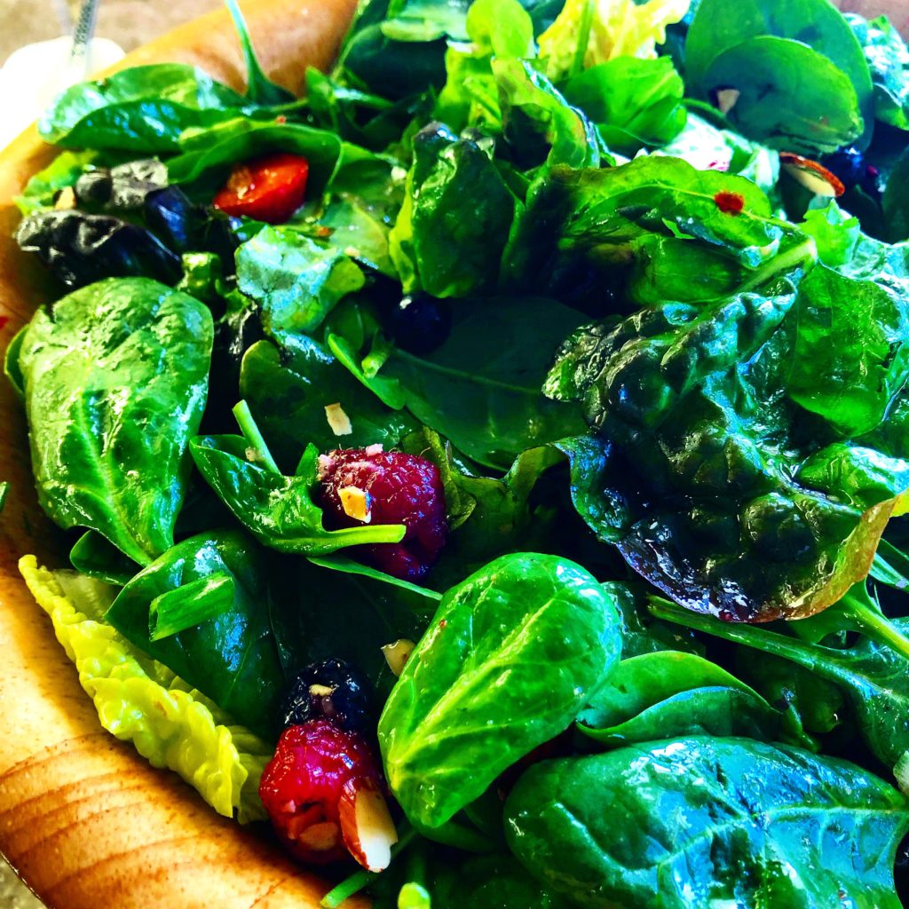 Spinach and Berries Salad with Dill